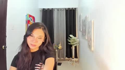 Snapshot of lartvier69xxx chatting on February 7, 9:35 am larth online show from February 7, 9:35 am