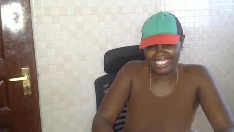 Snapshot of larvy12 chatting on February 9, 7:56 am larvy12 online show from February 9, 7:56 am