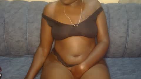 Snapshot of larvy12 chatting on February 13, 11:45 pm larvy12 online show from February 13, 11:45 pm