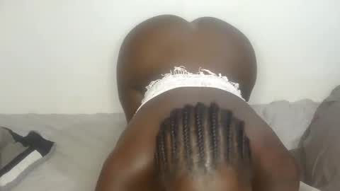 larvy12 online show from May 5, 2:03 pm