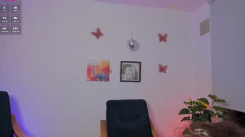 Snapshot of lary_holly chatting on February 7, 3:12 am Lary online show from February 7, 3:12 am
