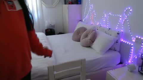 Auri online show from May 19, 9:37 am