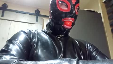 Snapshot of latexboy1986 chatting on February 23, 9:00 am latex boy 38 online show from February 23, 9:00 am