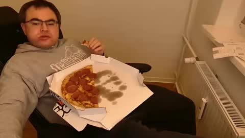 latexboy893 online show from February 13, 10:28 pm