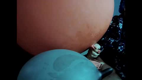 Snapshot of latexchris77 chatting on December 16, 10:18 am latexchris77 online show from December 16, 10:18 am