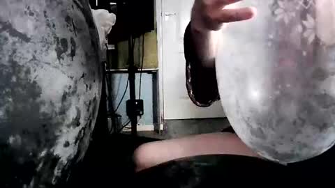 Snapshot of latexchris77 chatting on February 10, 1:37 pm latexchris77 online show from February 10, 1:37 pm