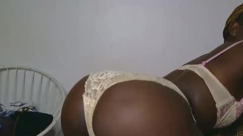 latiffaah_xx online show from February 28, 12:50 pm