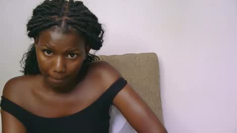 latiffaah_xx online show from April 1, 2:12 am