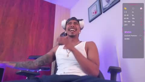 Snapshot of latin_blackmen chatting on June 5, 4:24 pm latin_blackmen online show from June 5, 4:24 pm