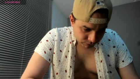 Snapshot of latin_boy_surprise chatting on May 5, 12:51 am Yisus online show from May 5, 12:51 am