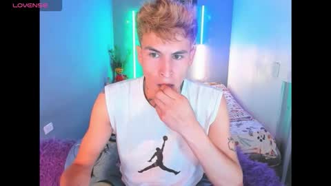 latin_boysxxx_ online show from March 14, 12:50 am