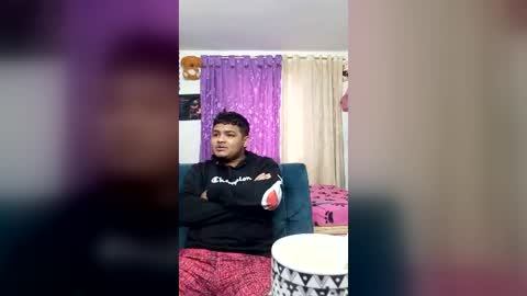 Snapshot of latin_curiousxxx chatting on July 31, 11:53 am latin_curiousxxx online show from July 31, 11:53 am