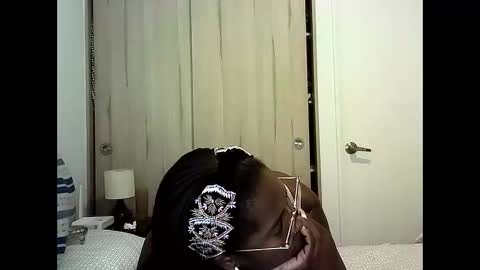 latina033 online show from March 22, 6:33 pm