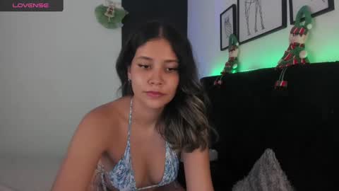 Snapshot of latina_col chatting on December 7, 8:38 pm Hanna online show from December 7, 8:38 pm