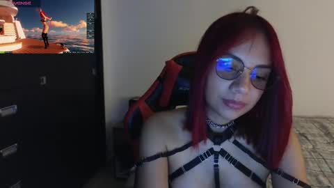 Snapshot of latina_french chatting on March 2, 5:25 pm leidy online show from March 2, 5:25 pm