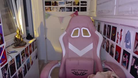 miiiiiiaaaa online show from December 6, 2:24 am