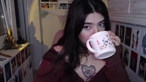 miiiiiiaaaa online show from December 12, 3:37 pm