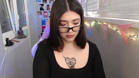 miiiiiiaaaa online show from March 6, 12:19 pm