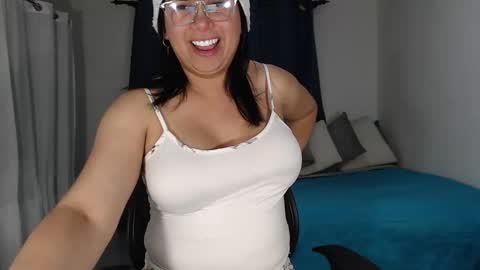 Snapshot of latinaflower_ts chatting on December 10, 3:41 am FLOR SALVAJE online show from December 10, 3:41 am