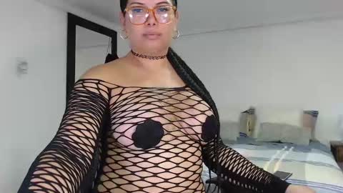 FLOR SALVAJE online show from November 3, 5:25 pm