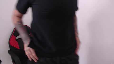 Snapshot of latinaleksa chatting on October 20, 4:29 pm Alex online show from October 20, 4:29 pm