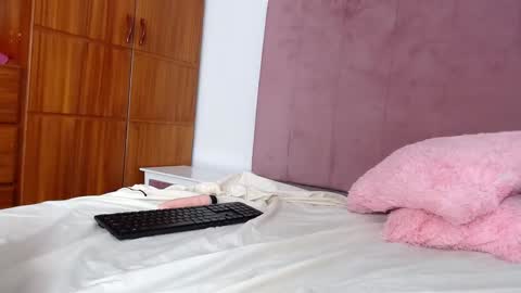 Snapshot of latinaslove_ chatting on December 20, 2:08 am B I A N C A - AND - N I K K I online show from December 20, 2:08 am
