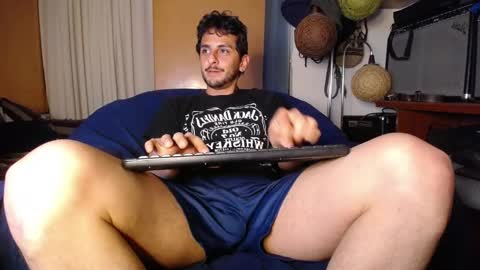 Snapshot of latincurious0 chatting on October 9, 1:58 am Juanito online show from October 9, 1:58 am