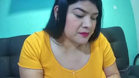 latincurvy1992 online show from November 10, 4:33 am