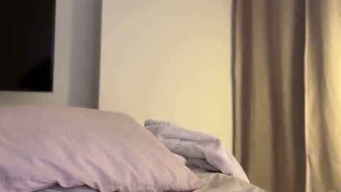 Hi -  online show from March 26, 3:23 am