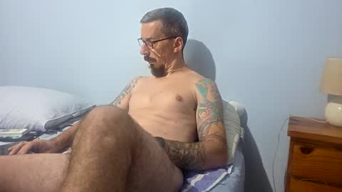 Snapshot of latinheat95 chatting on March 2, 9:43 pm latinheat95 online show from March 2, 9:43 pm