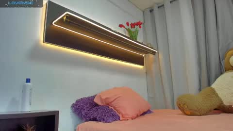 Snapshot of latinlove_sexygirls chatting on June 5, 2:18 am Vanessa online show from June 5, 2:18 am