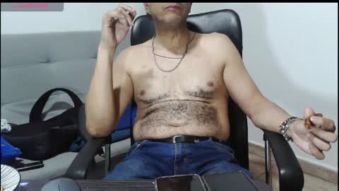 latinmartin254 online show from March 13, 12:06 am