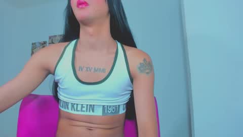 latinmia23hot online show from January 20, 7:25 am