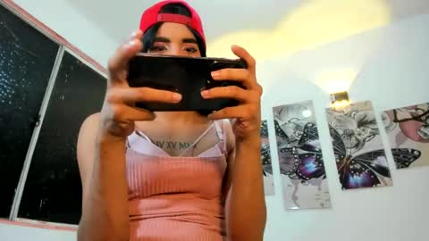 latinmia23hot online show from February 22, 7:01 am