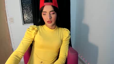 latinmia23hot online show from February 24, 7:00 am