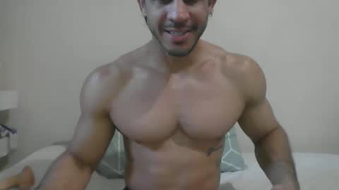latino_rodri online show from April 30, 6:03 pm