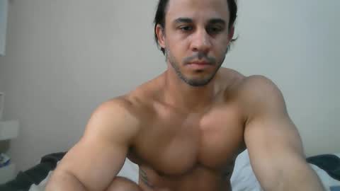 latino_rodri online show from May 21, 5:58 am