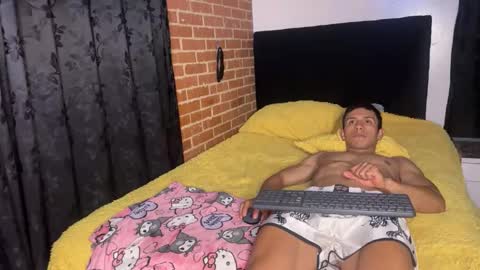 latinosadictosalsexo online show from March 3, 4:29 am