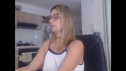 Snapshot of latinpaprika chatting on February 20, 12:04 pm latinpaprika online show from February 20, 12:04 pm