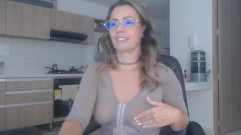 latinpaprika online show from December 14, 11:37 am