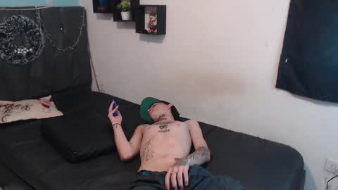 Snapshot of latins_boys_20 chatting on December 30, 10:10 am NICK online show from December 30, 10:10 am
