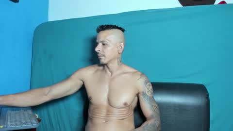 Snapshot of latinshamansex chatting on October 5, 2:43 am LatinShaman online show from October 5, 2:43 am