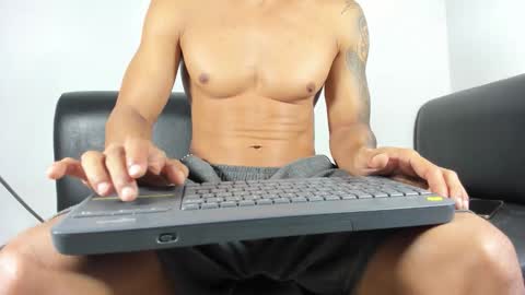 Snapshot of latinshamansex chatting on November 16, 7:03 am LatinShaman online show from November 16, 7:03 am
