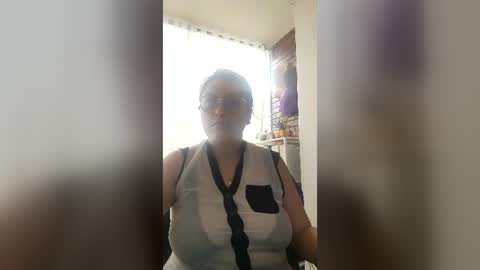 Snapshot of latinwishes chatting on July 8, 9:30 pm Julieta online show from July 8, 9:30 pm