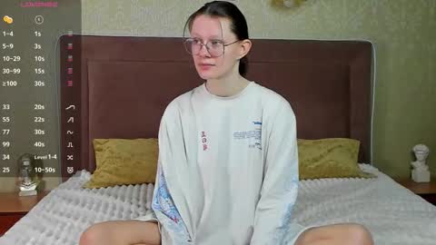 latoriacosner online show from February 2, 4:33 am