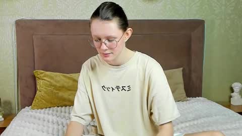 latoriacosner online show from February 4, 4:18 am