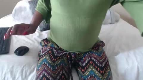 latoyyabed1 online show from April 15, 12:23 pm