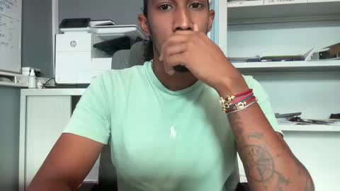 Snapshot of lau213 chatting on November 4, 12:04 pm lau213 online show from November 4, 12:04 pm