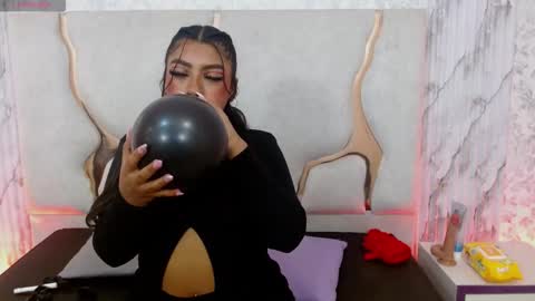 Snapshot of laulin_tay chatting on January 19, 3:54 am laulin_tay online show from January 19, 3:54 am