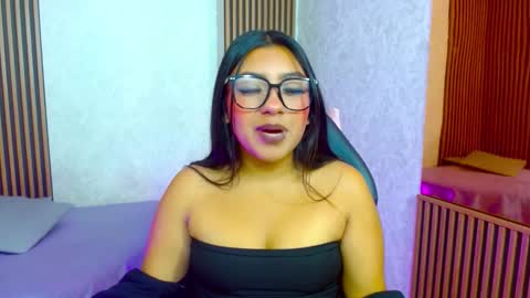 laulin_tay online show from February 24, 3:37 am